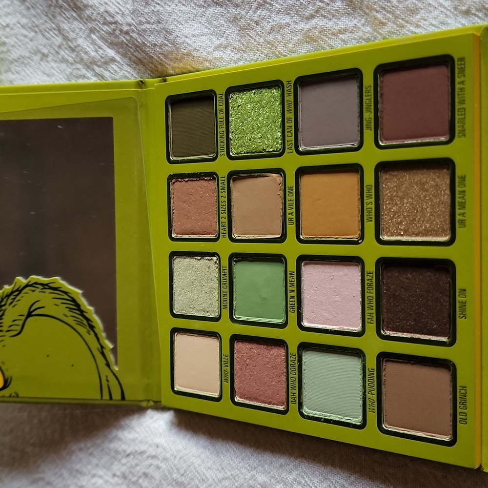BNIB kylie x the grinch eyeshadow palette